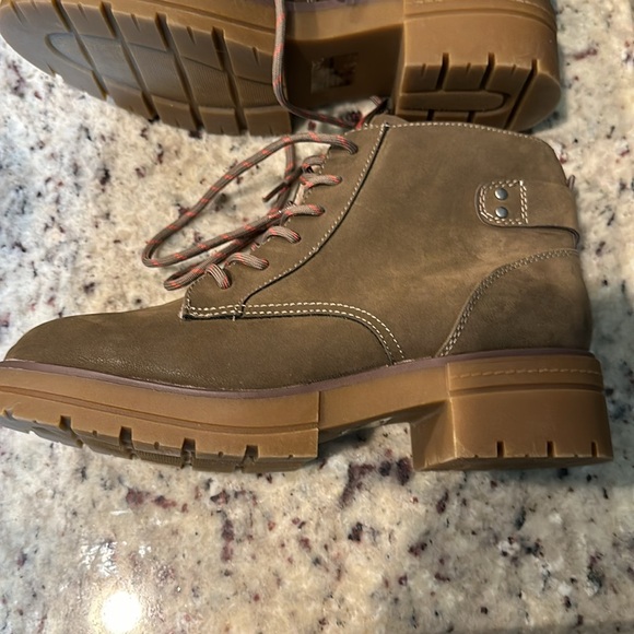 Last One! Woman’s Olive Nubuck Boot. Size 9 - Picture 9 of 11